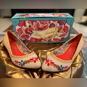 Poetic License flats floral embroidered upper yellow patent leather bottoms 9.5